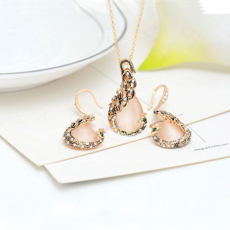 Elegant Pink Gem Necklace Jewelry Set
